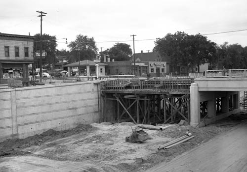 Intersection of Old Hudson Road and Earl Street on Saint Paul’s East Side, circa 1949, where a new bridge was being built over the future Highway 12 (and eventually, I-94). It was a streetcar stop and will be a stop on the future METRO Gold Line. (Photo courtesy Minnesota Historical Society)