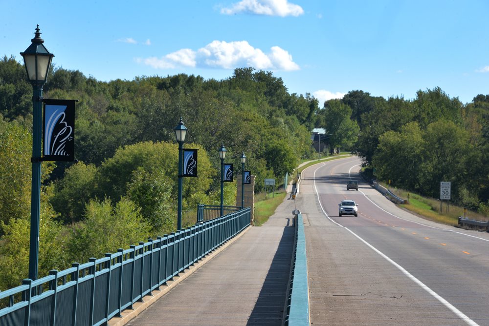 <div class='lb-heading'>Minnesota River</div><div class='lb-text'>In the future, the City plans to leverage its natural amenities by reconnecting the community with the adjacent Minnesota River and improving the surrounding bicycle and pedestrian infrastructure. 
</div>