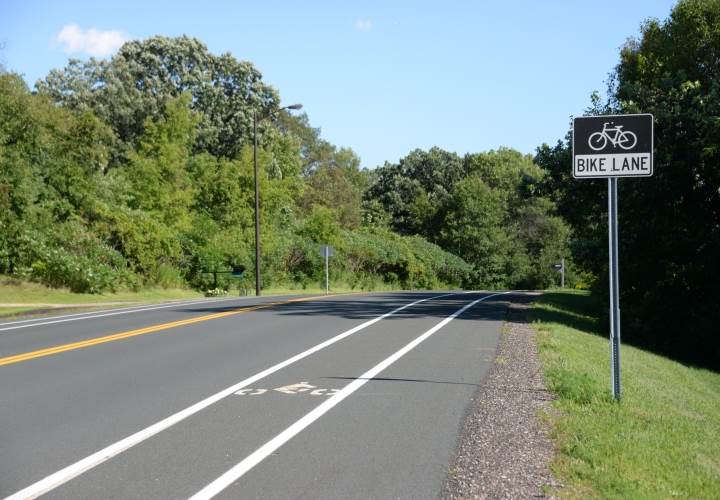 <div class='lb-heading'>Bike Lane and Signage</div><div class='lb-text'>Rosemount has more than 34 miles of off-street trails, nearly 20 miles of on-road local, county, and state designated bike routes and approximately 600 designated bike parking stalls.</div>